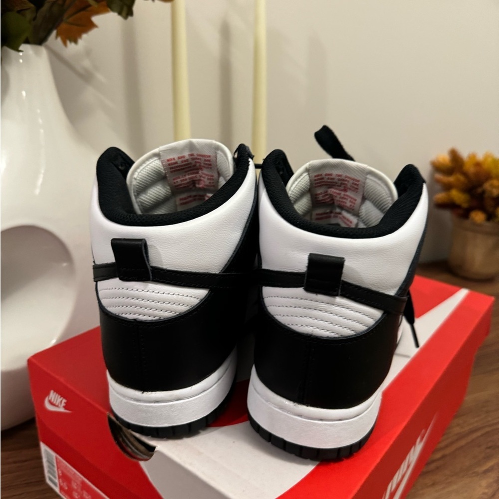 Worn Once! Nike Dunk - Mid - Black & White Pandas Women’s size 8 - Picture 4 of 6